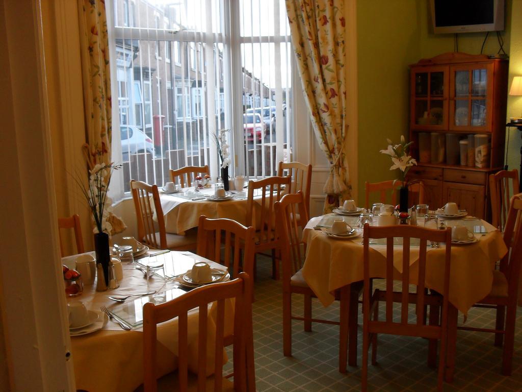 Roker View Guest House Sunderland  Buitenkant foto